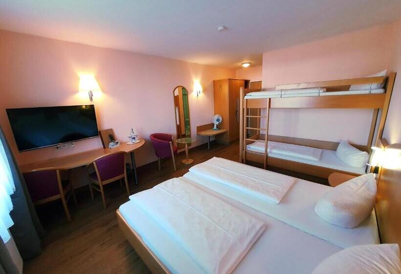 Quarto Quádruplo Estandar, Sunparc  Shuttle Zum Europapark Rust 4km & Rulantica 2km