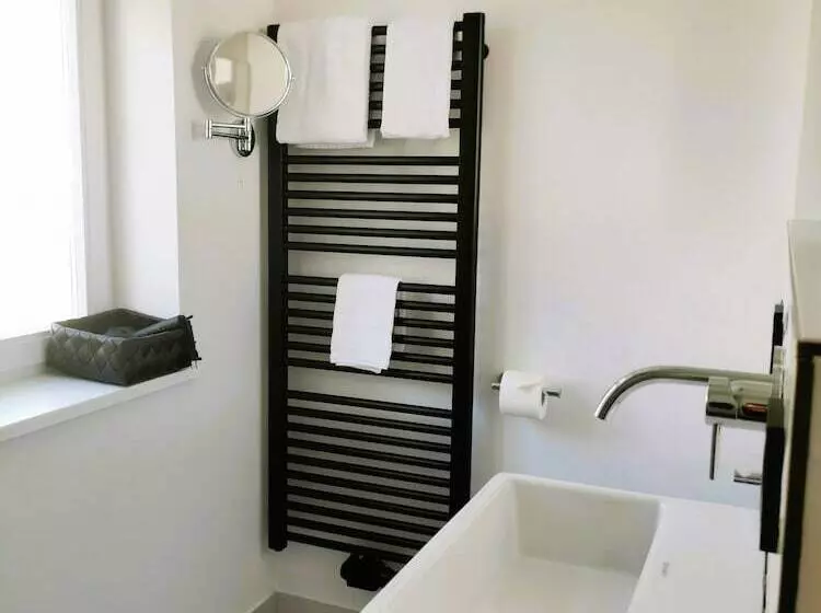 Basic Yhden Hengen Huone, Wurttemberger Hof