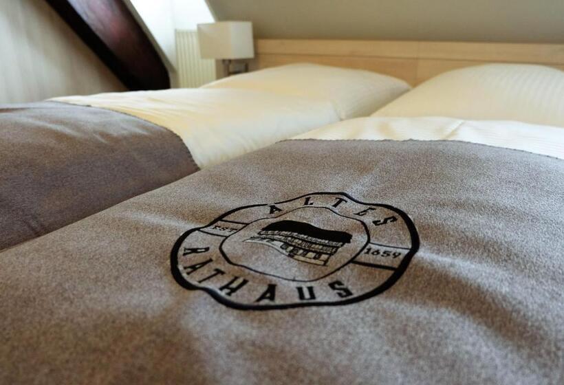 Номер Стандарт, Altes Rathaus Hotel Restaurant Café