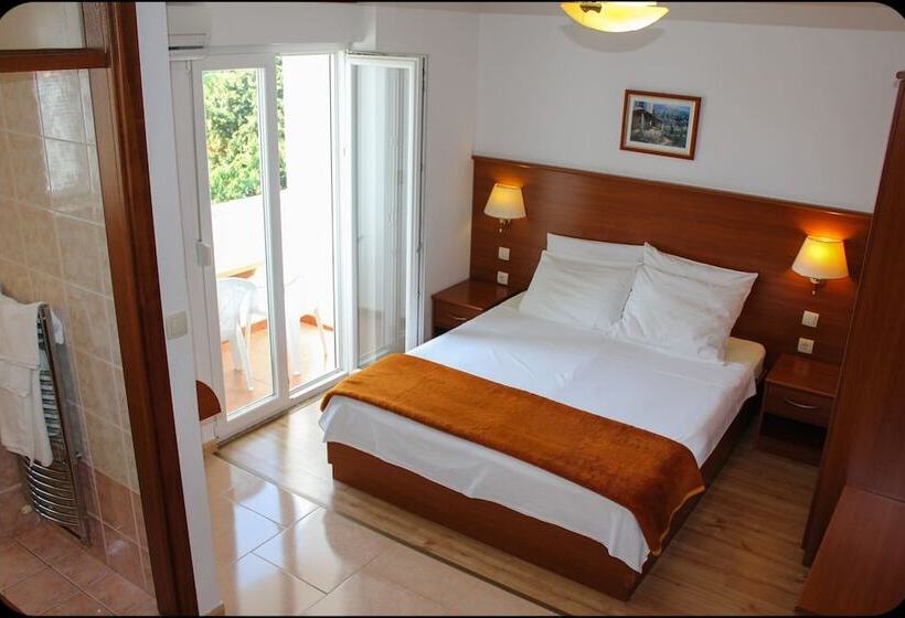 غرفة قياسية, Gargamelo Pension