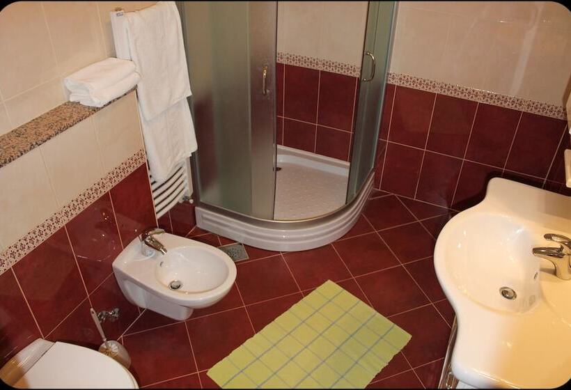 غرفة عائلية, Gargamelo Pension