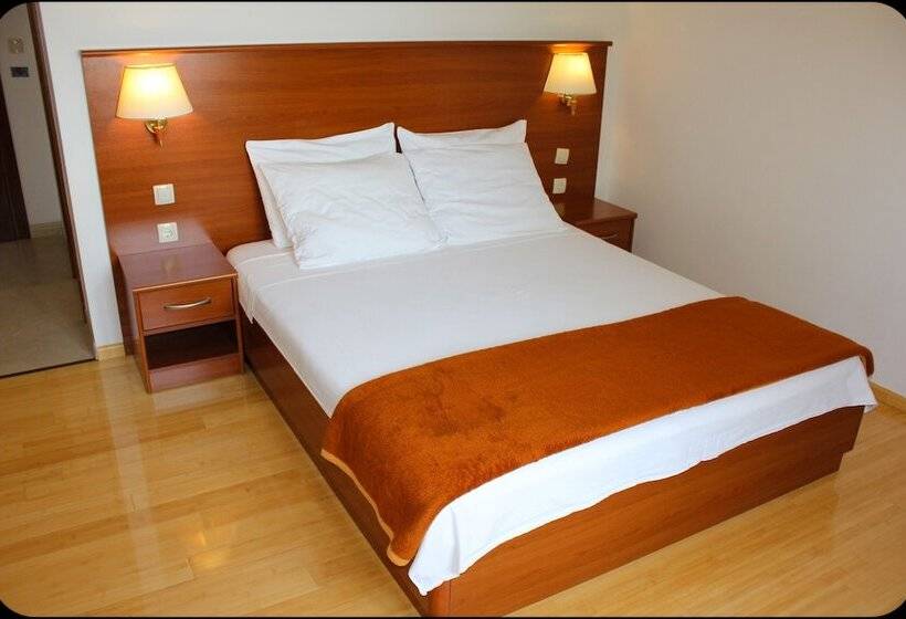 غرفة عائلية, Gargamelo Pension