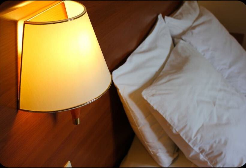 غرفة عائلية, Gargamelo Pension