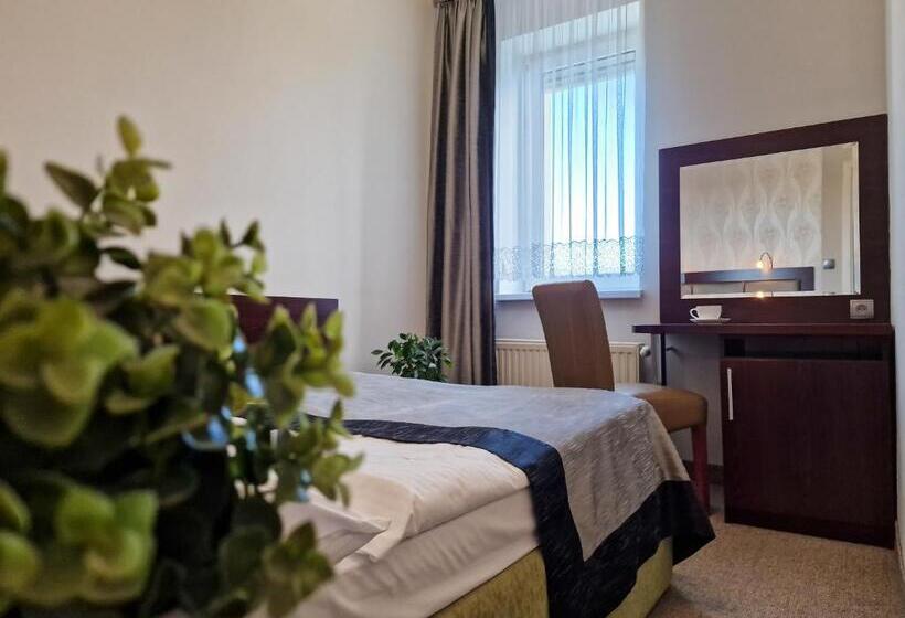 استودیوی استاندارد, Ara   Dancing Club Restauracja Ara