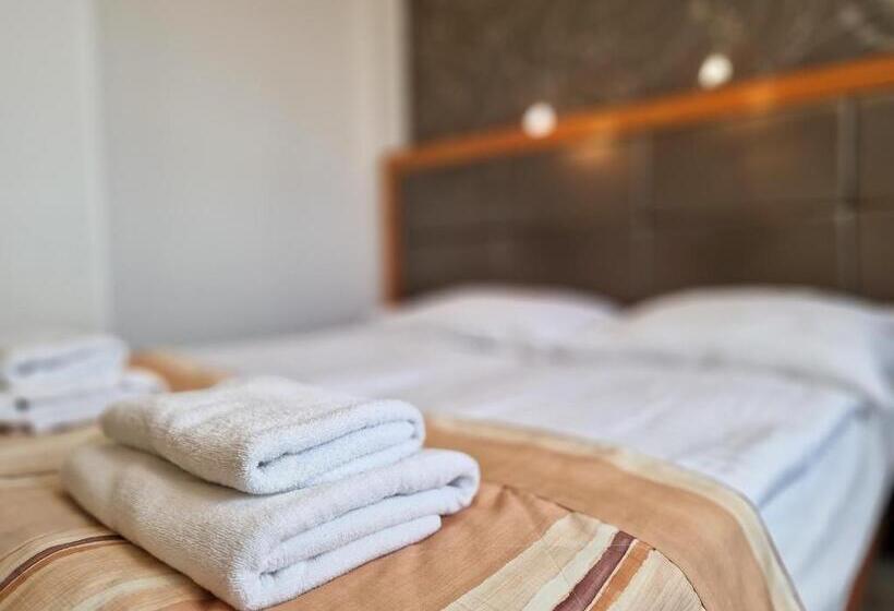 اتاق کلاسیک, Ara   Dancing Club Restauracja Ara