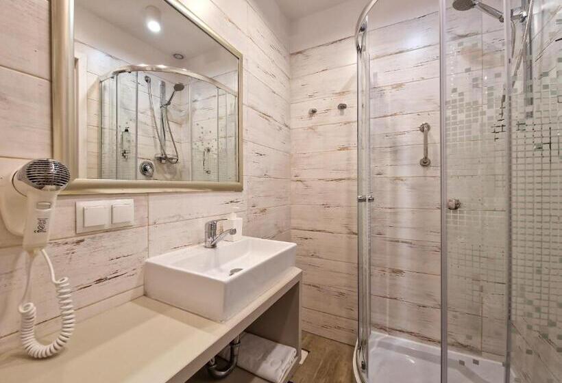 اتاق کلاسیک یک تخته, Ara   Dancing Club Restauracja Ara