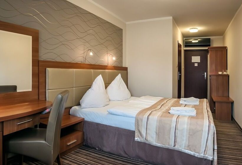 اتاق سوپریور سه تخته, Ara   Dancing Club Restauracja Ara