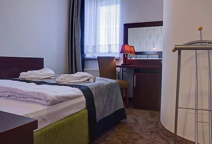 استودیوی استاندارد, Ara   Dancing Club Restauracja Ara