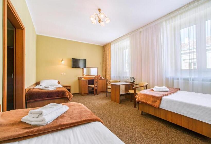 غرفة قياسية ثلاثية, Bristol