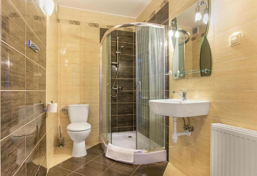 اتاق استاندارد سه نفره, Bristol