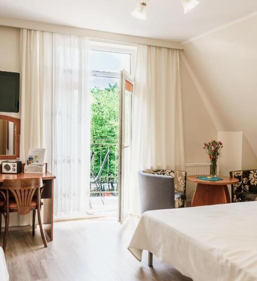 标准三人间, Cis