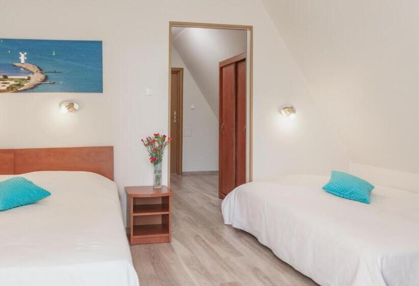 标准三人间, Cis