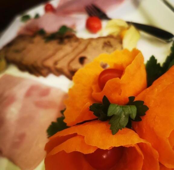 标准单人间, Cis