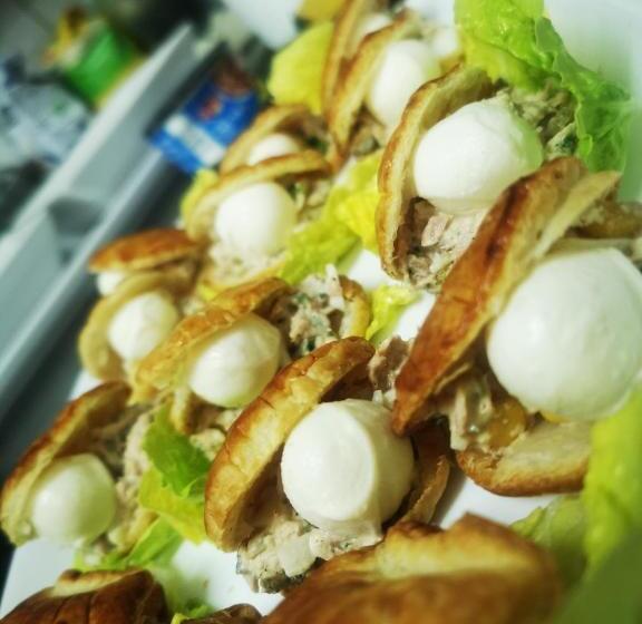 标准三人间, Cis