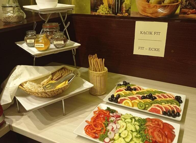 标准三人间, Cis