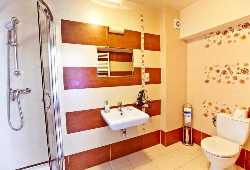 Standard Kolmen Hengen Huone, Dwa Bratanki