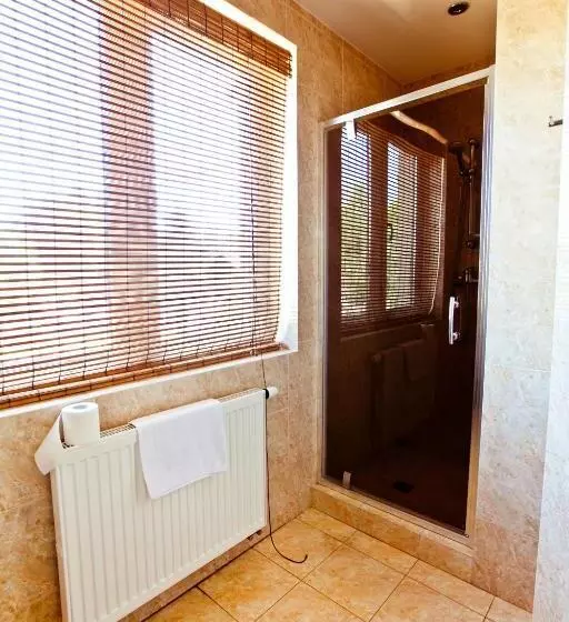 Standard Kolmen Hengen Huone, Dwa Bratanki