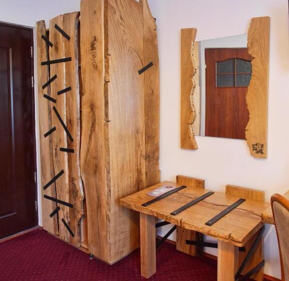 Номер Superior, Dwór Wapowce