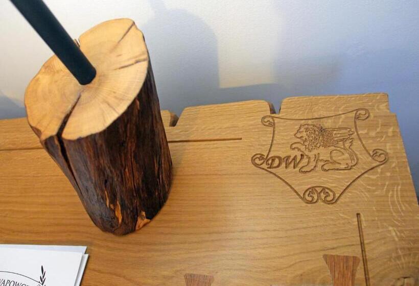 Номер Superior, Dwór Wapowce