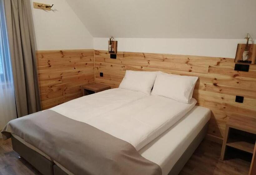 Шале 1 Спальня, Dwór Wapowce