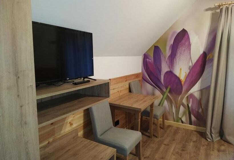 Шале 1 Спальня, Dwór Wapowce