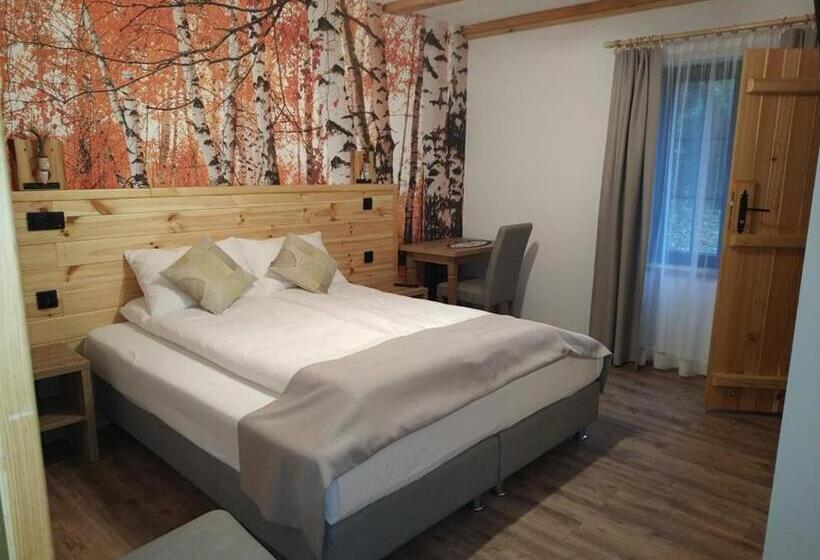 Шале 1 Спальня, Dwór Wapowce