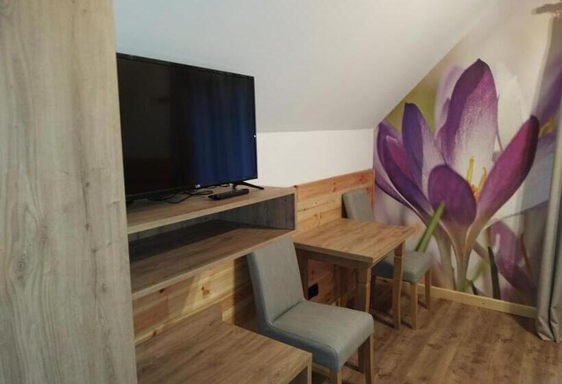 Шале 1 Спальня, Dwór Wapowce