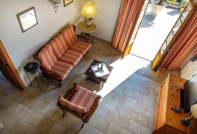 メゾネットスイート, Finca Can Estades