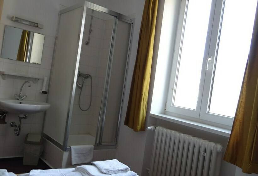 غرفة قياسية حمام مشترك, Meesenburg