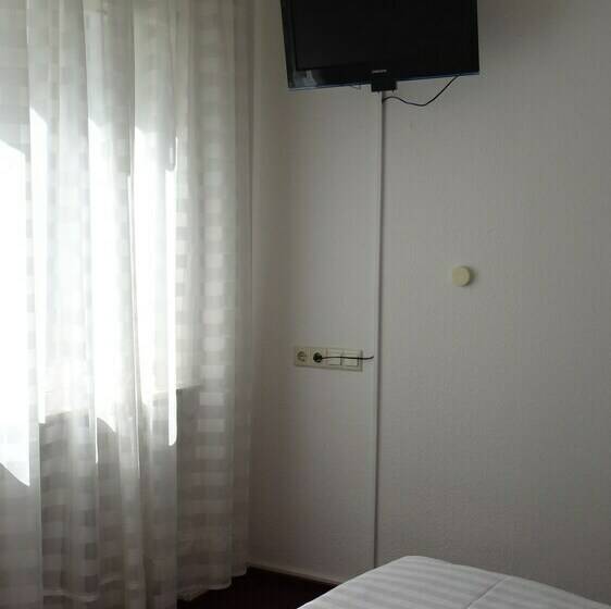 غرفة قياسية سرير مزدوج, Meesenburg