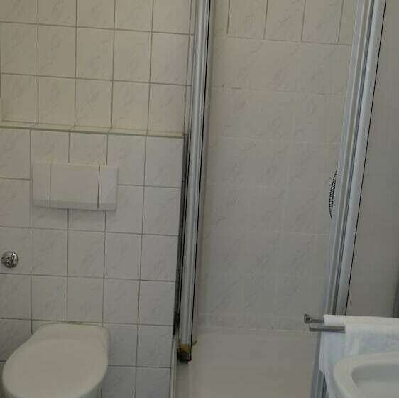 غرفة قياسية سرير مزدوج, Meesenburg