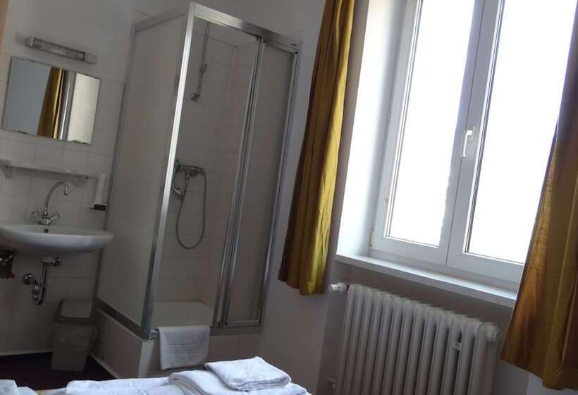 غرفة قياسية حمام مشترك, Meesenburg