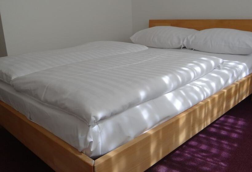 غرفة قياسية سرير مزدوج, Meesenburg