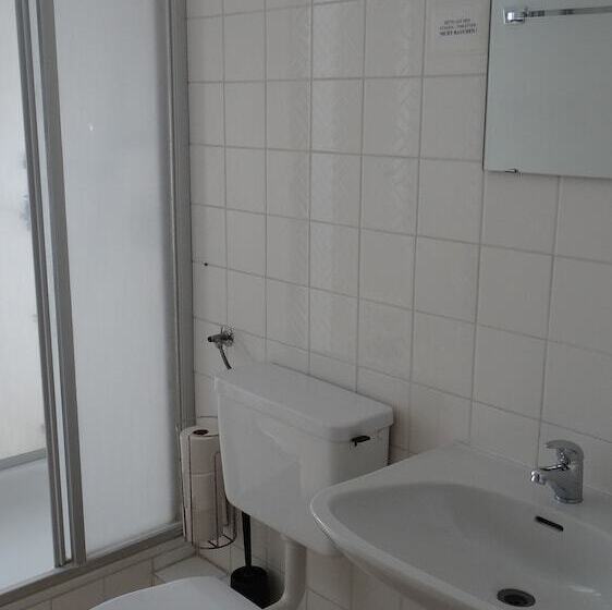 غرفة قياسية فردية حمام مشترك, Meesenburg