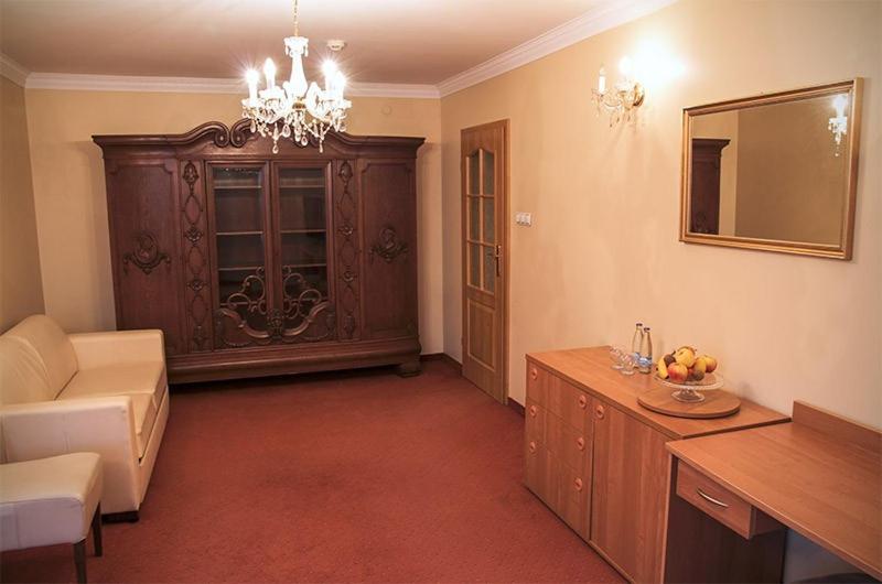 스탠다드 스튜디오, Pensjonat Beata