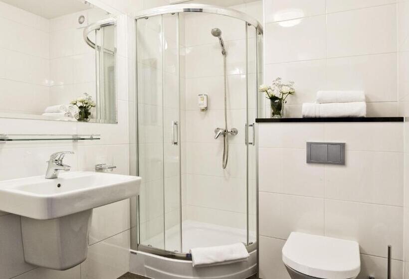 高级客房, Port 110