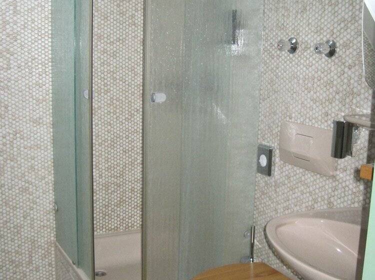 Номер Стандарт Трехместный, Restaurant Kastanienhof Lauingen