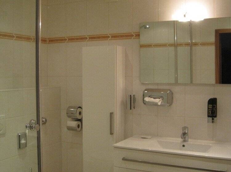 Номер Стандарт Трехместный, Restaurant Kastanienhof Lauingen