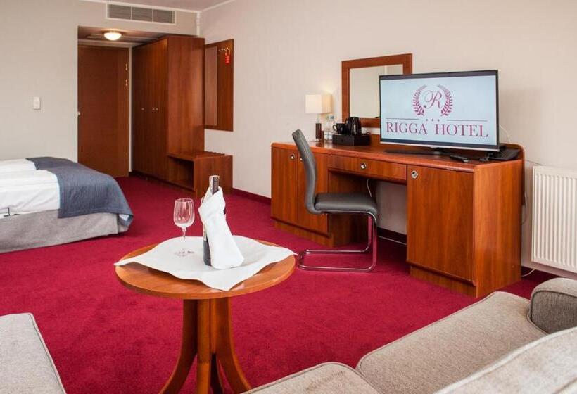 اتاق استاندارد سه نفره, Rigga