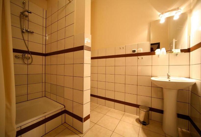 اتاق استاندارد, Seven 7