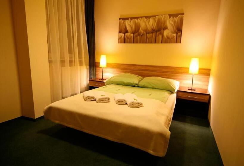 اتاق استاندارد, Seven 7