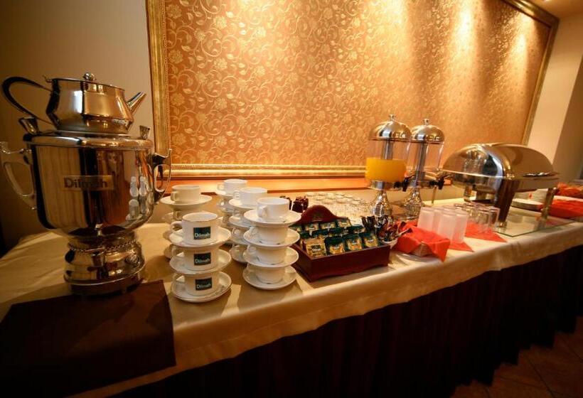 اتاق استاندارد سه نفره, Seven 7