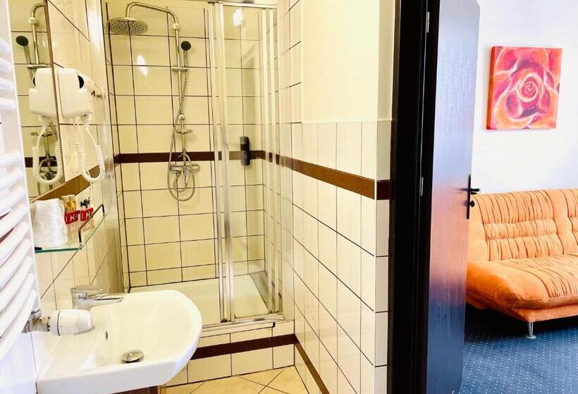 استودیوی استاندارد, Seven 7