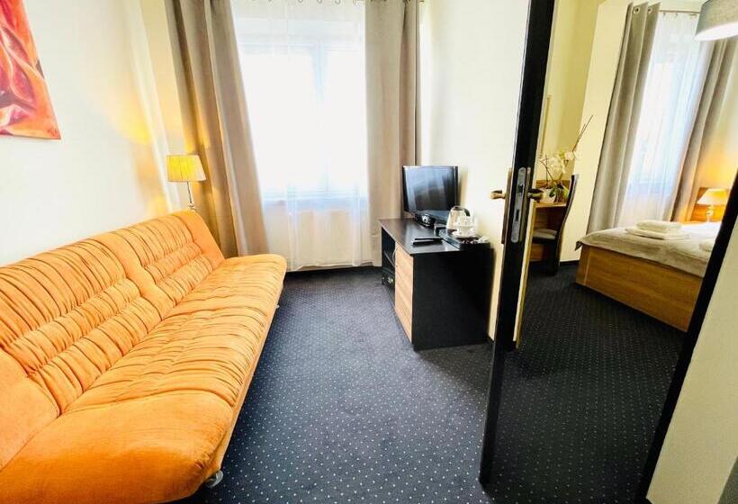 استودیوی استاندارد, Seven 7