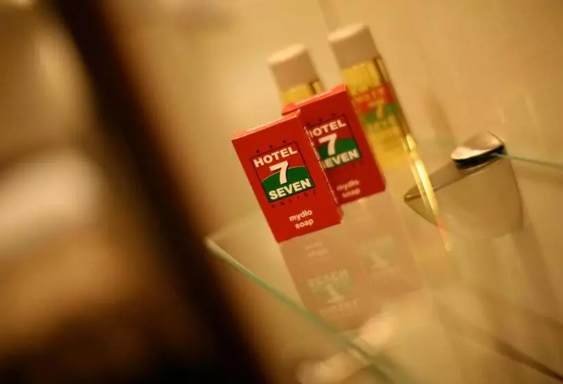 デラックスルーム, Seven 7