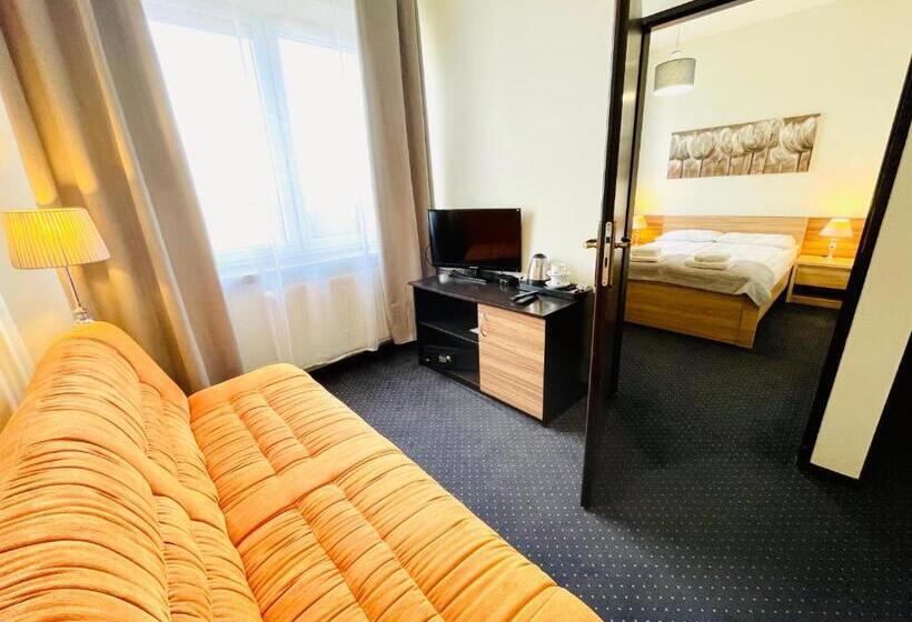 استودیوی استاندارد, Seven 7