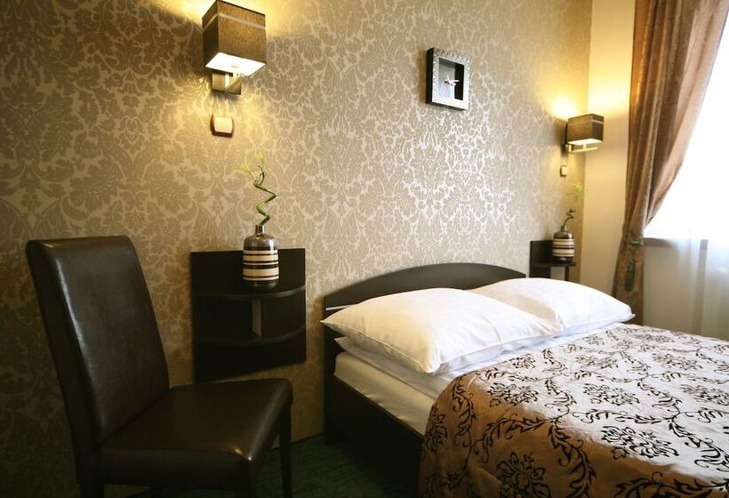 اتاق لوکس, Seven 7