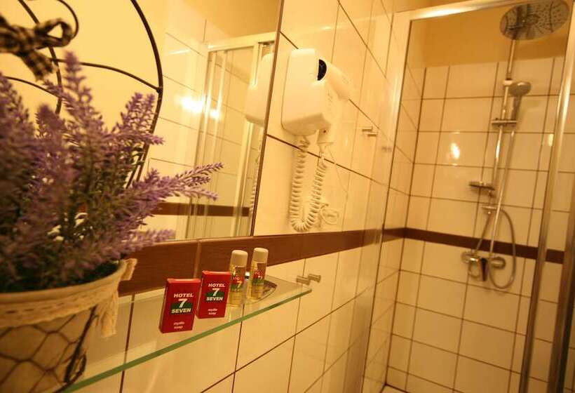اتاق لوکس, Seven 7