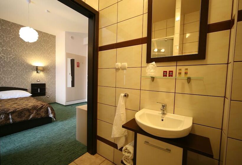 اتاق لوکس, Seven 7