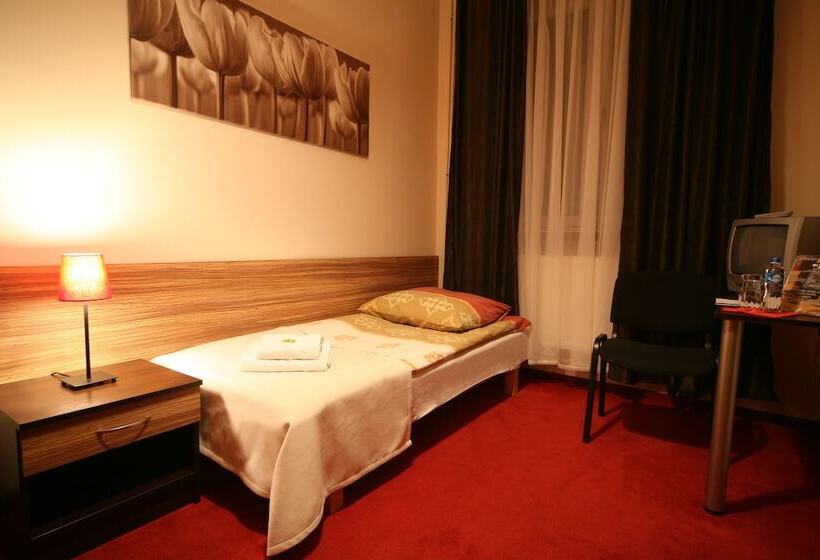 اتاق استاندارد یک نفره, Seven 7